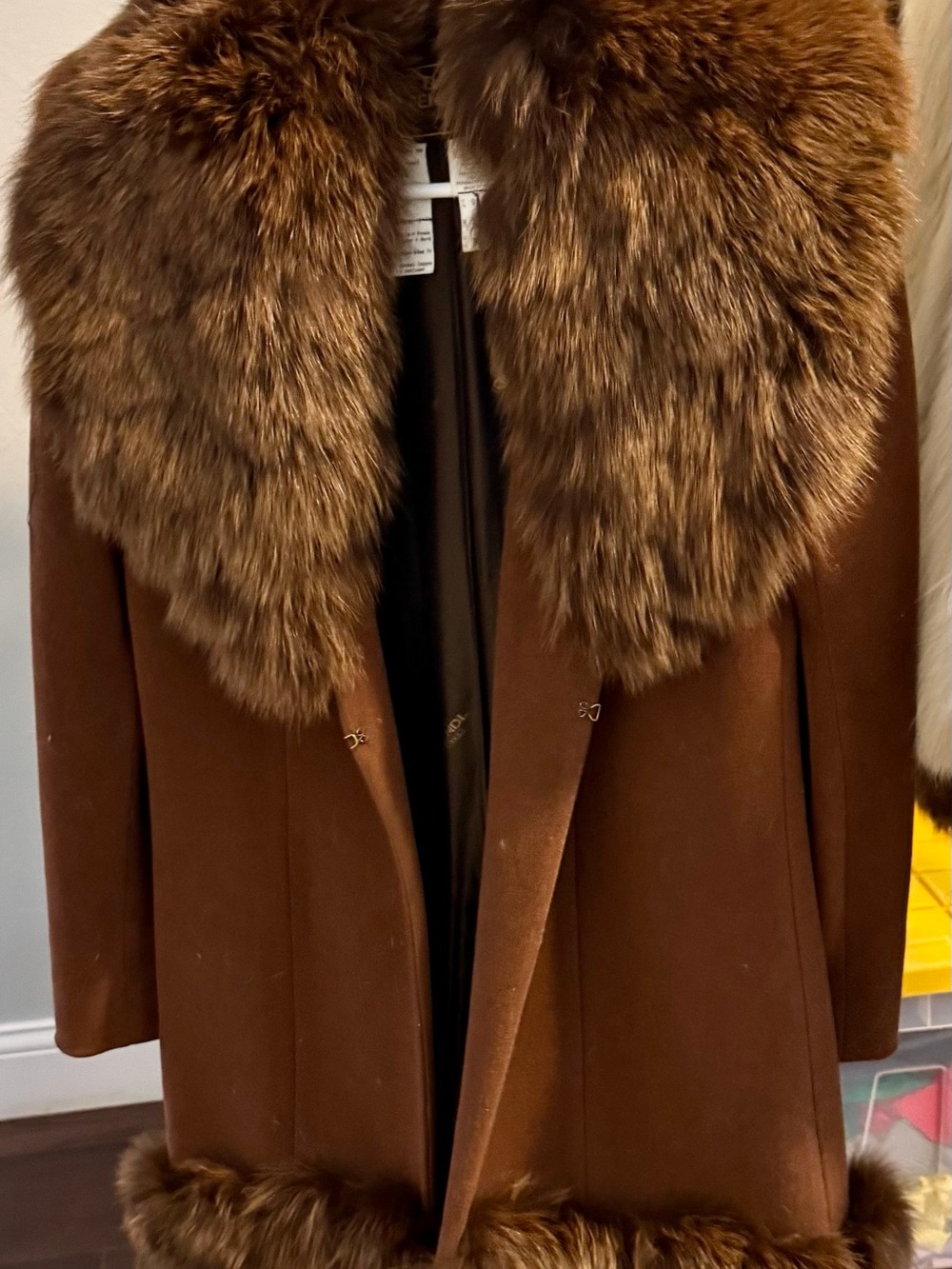VINTAGE FENDI Brown 100% Virgin Wool Pea Coat with Blue Fox Fur. MINT CONDITION! - Picture 4 of 4